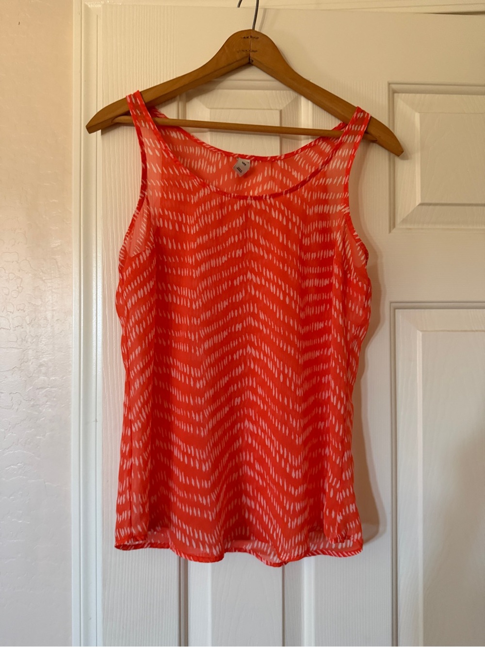 Old Navy sheer Coral and White Sleeveless Printed Tank Top, Size Small